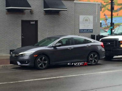 Седан Honda Civic 2016 модельного года попался на глаза